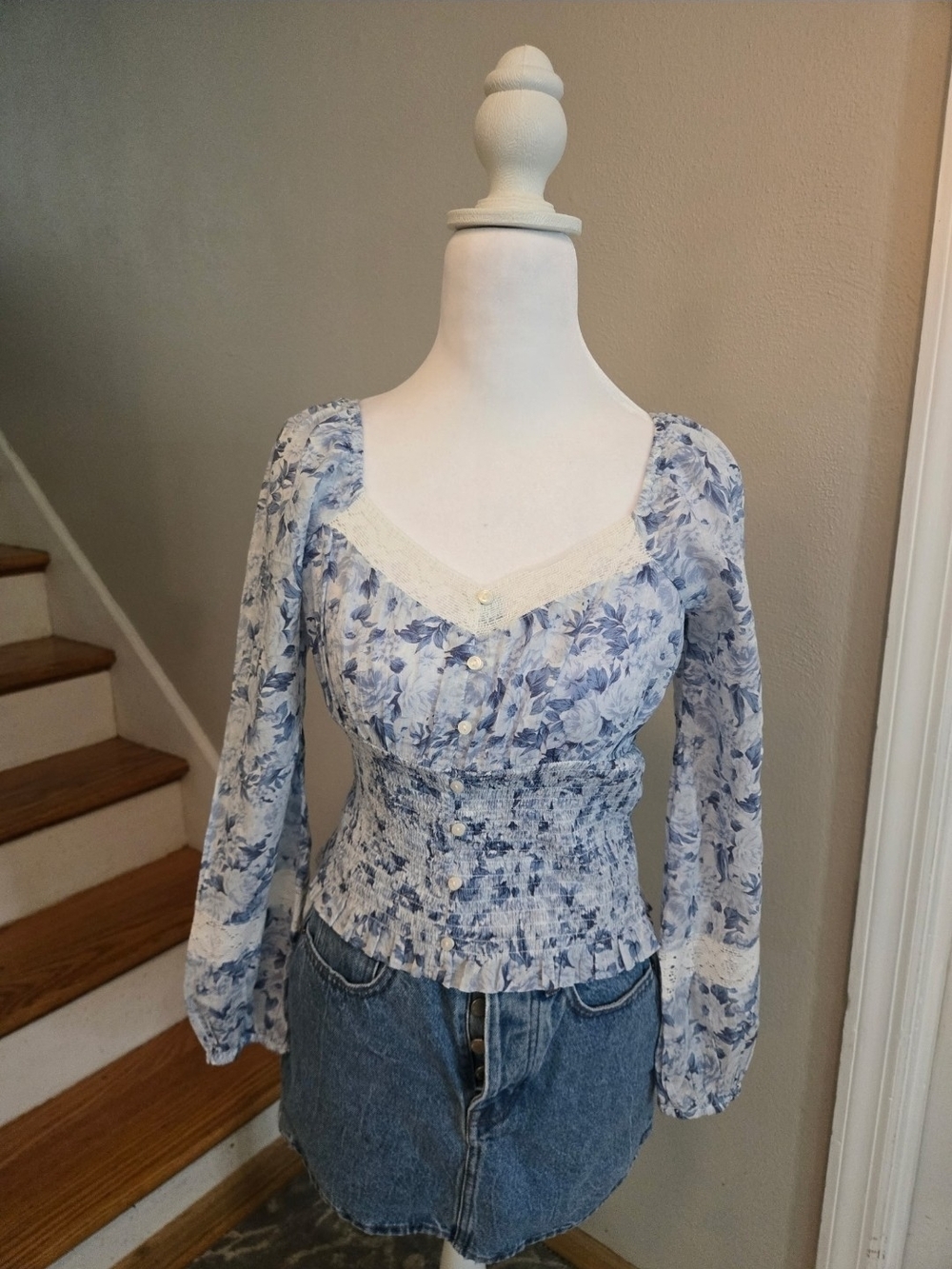 American Eagle Outfitters Blue Floral Smocked Lace-Trim Peasant Blouse Size XS